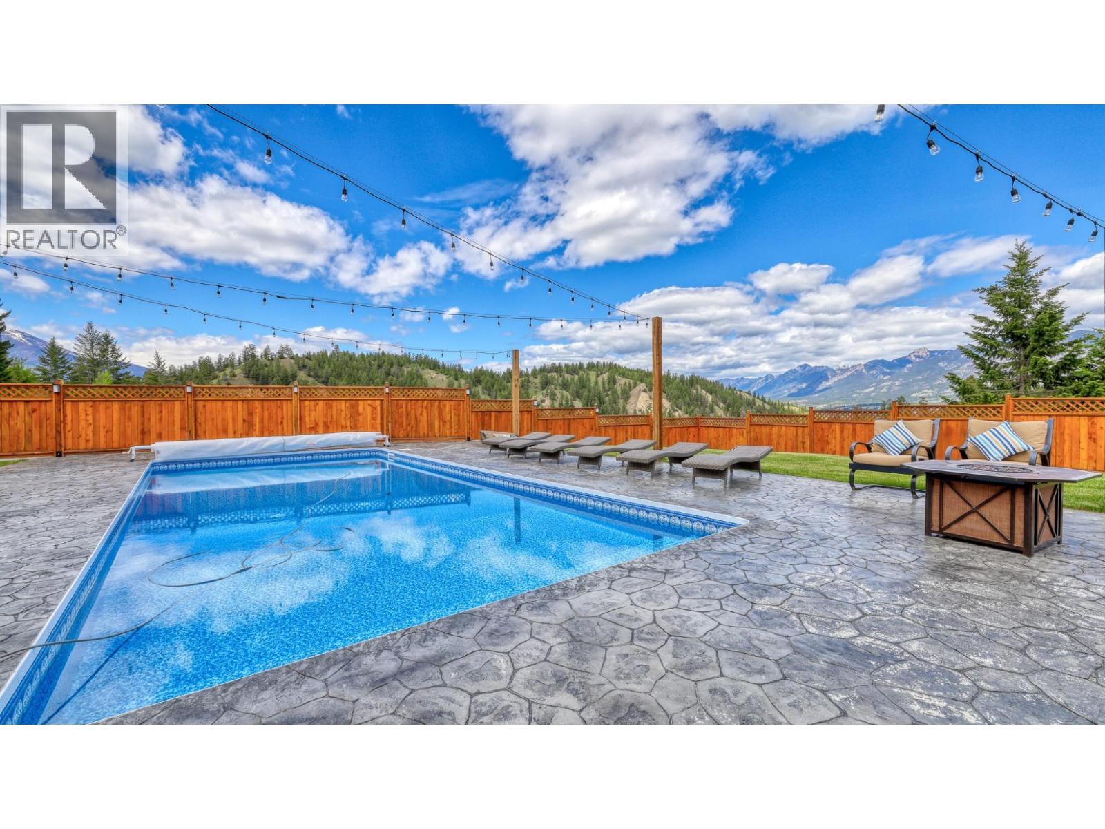 945 Westridge Way, Invermere
