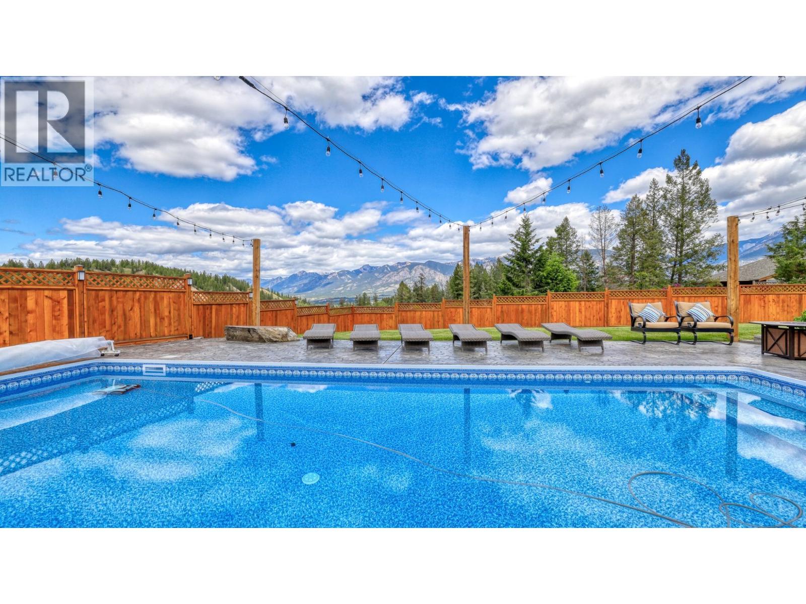 945 Westridge Way, Invermere