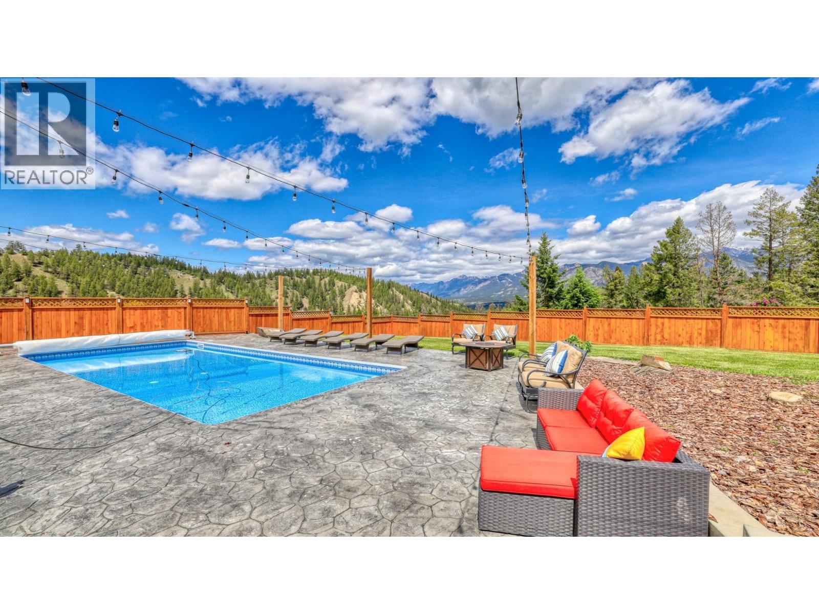 945 Westridge Way, Invermere