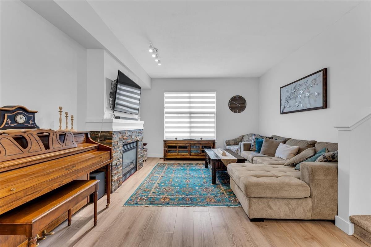 60 15152 62A AVENUE, Surrey