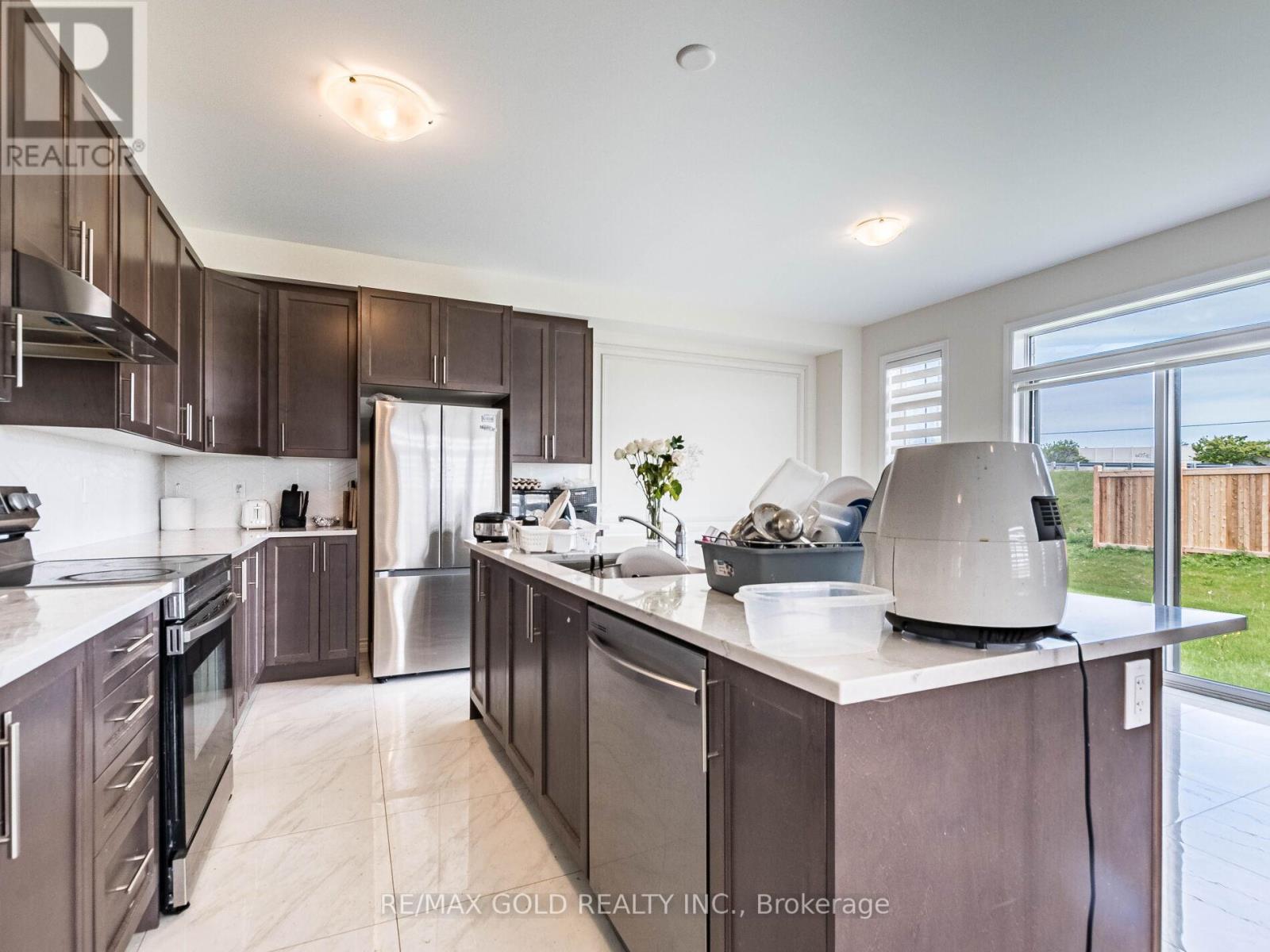 73 EASTMAN DRIVE N - 15