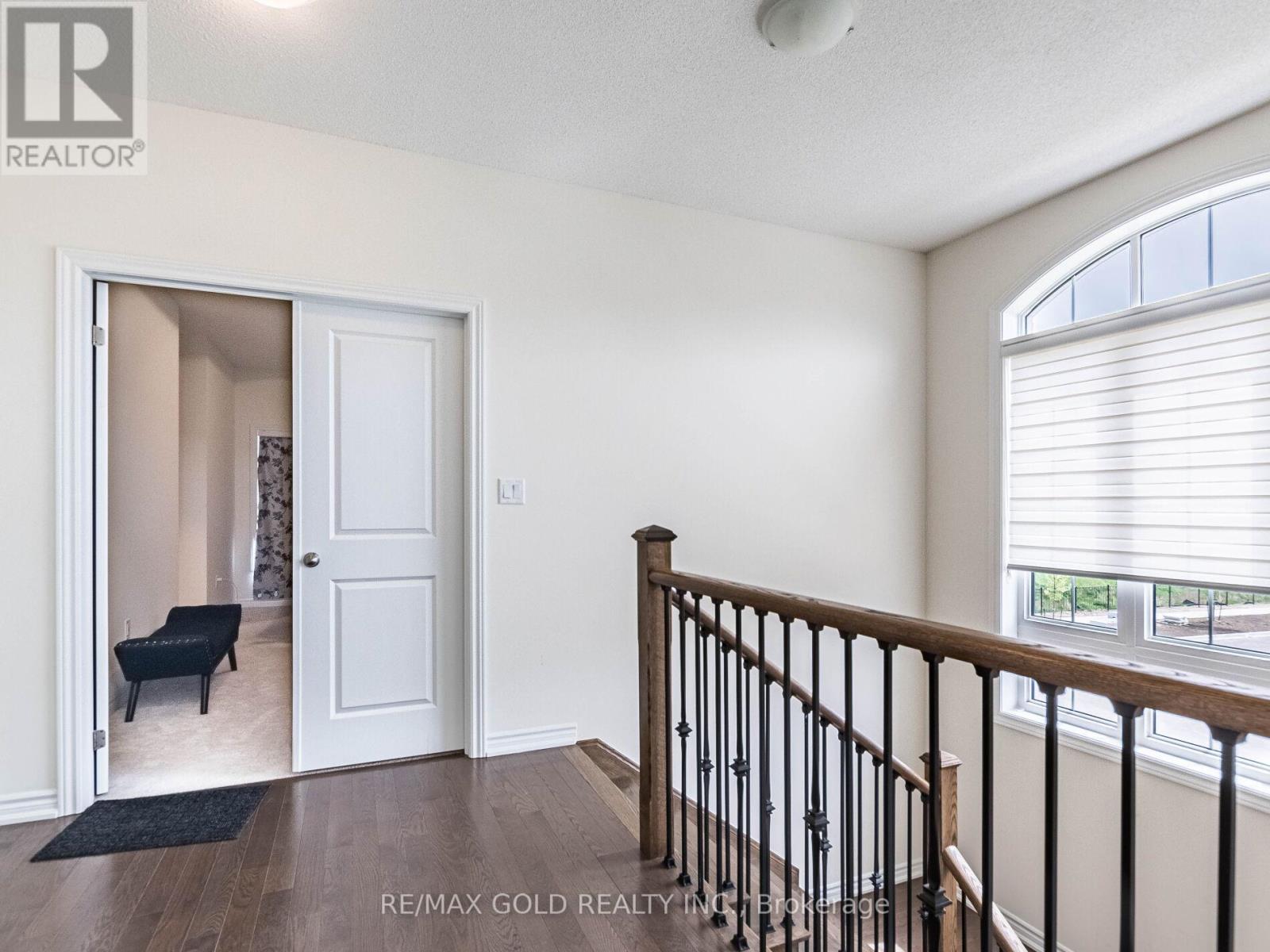 73 EASTMAN DRIVE N - 19