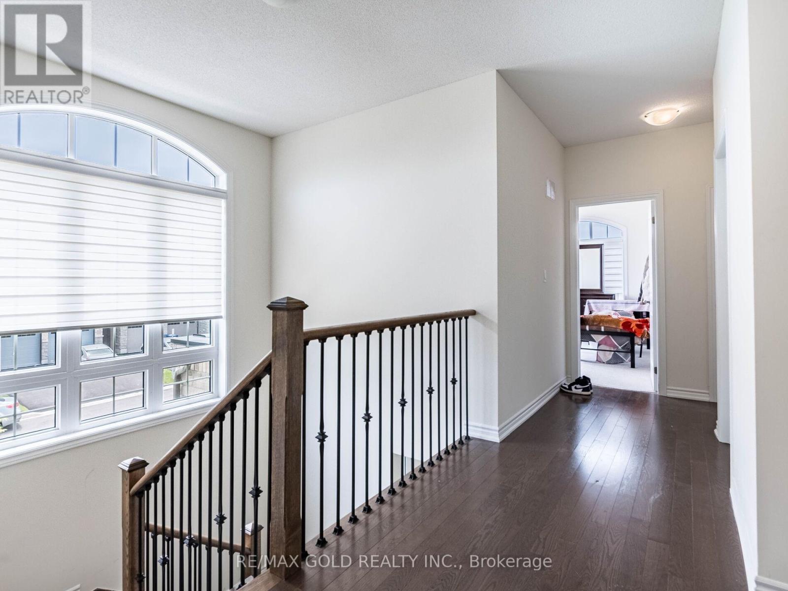 73 EASTMAN DRIVE N - 21