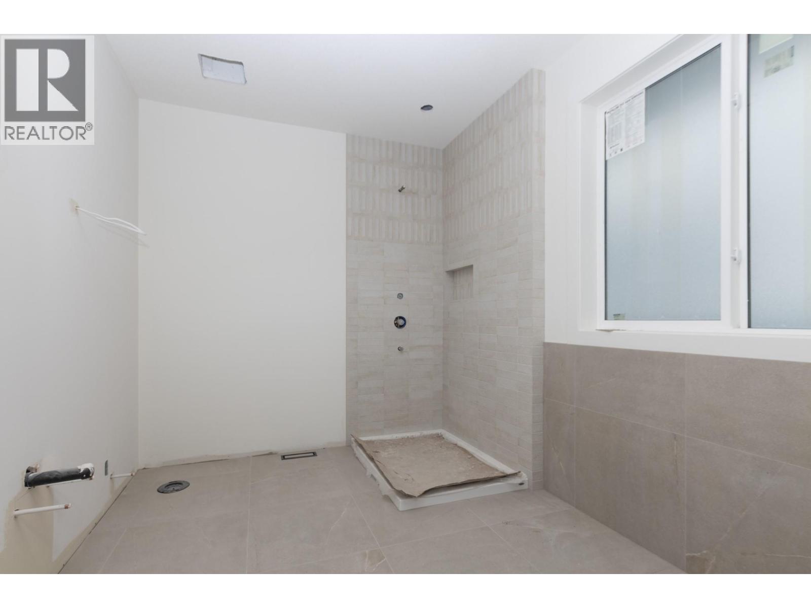  1121 16 Avenue Southeast, Salmon Arm