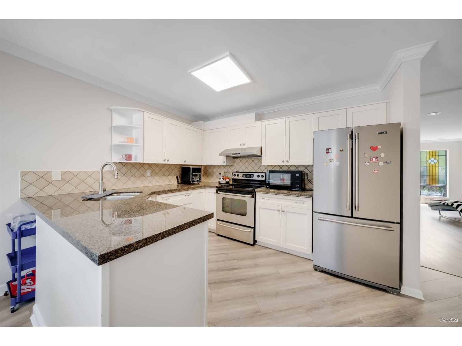 3 1552 EVERALL STREET, White Rock