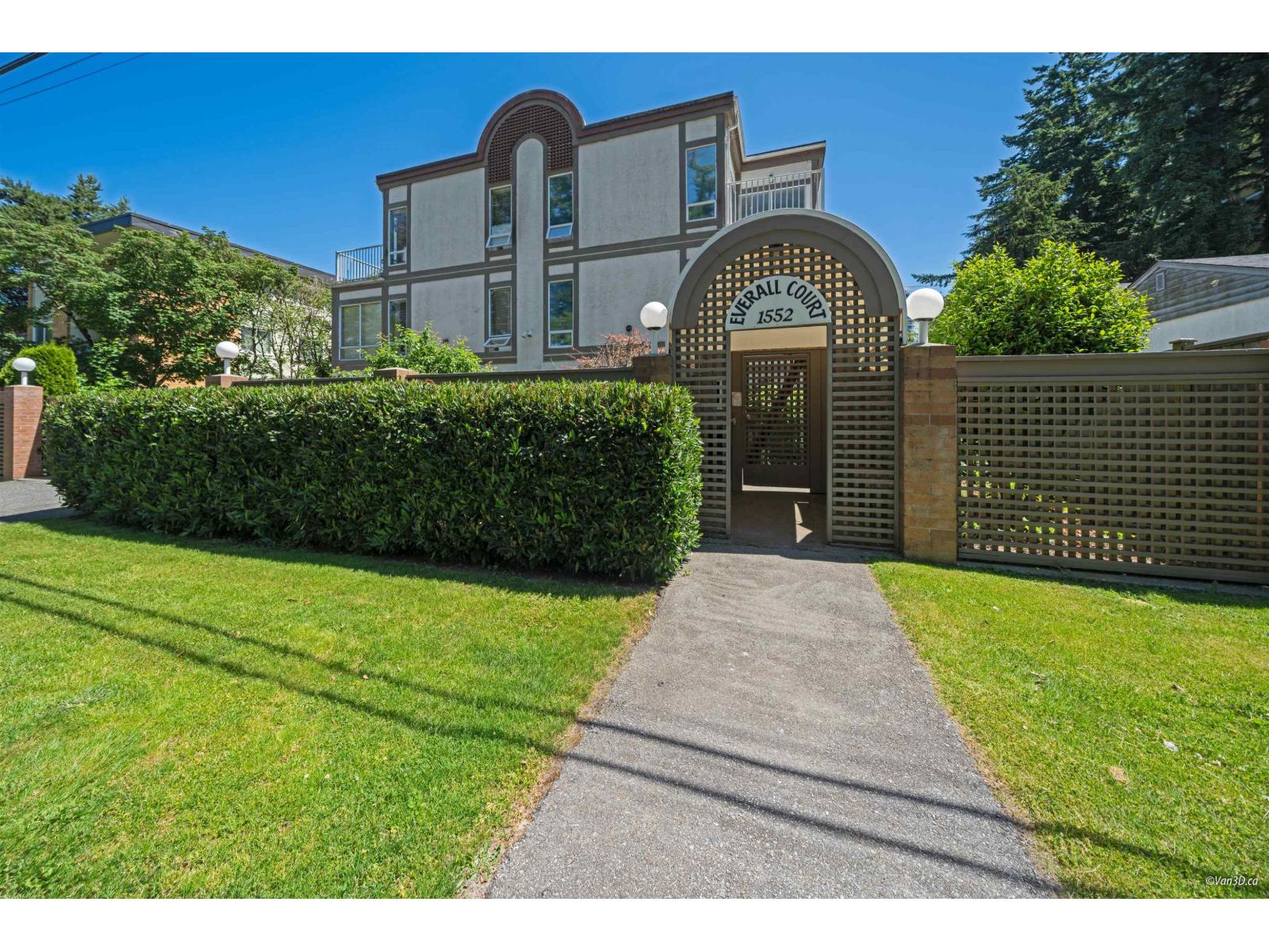 3 1552 EVERALL STREET, White Rock