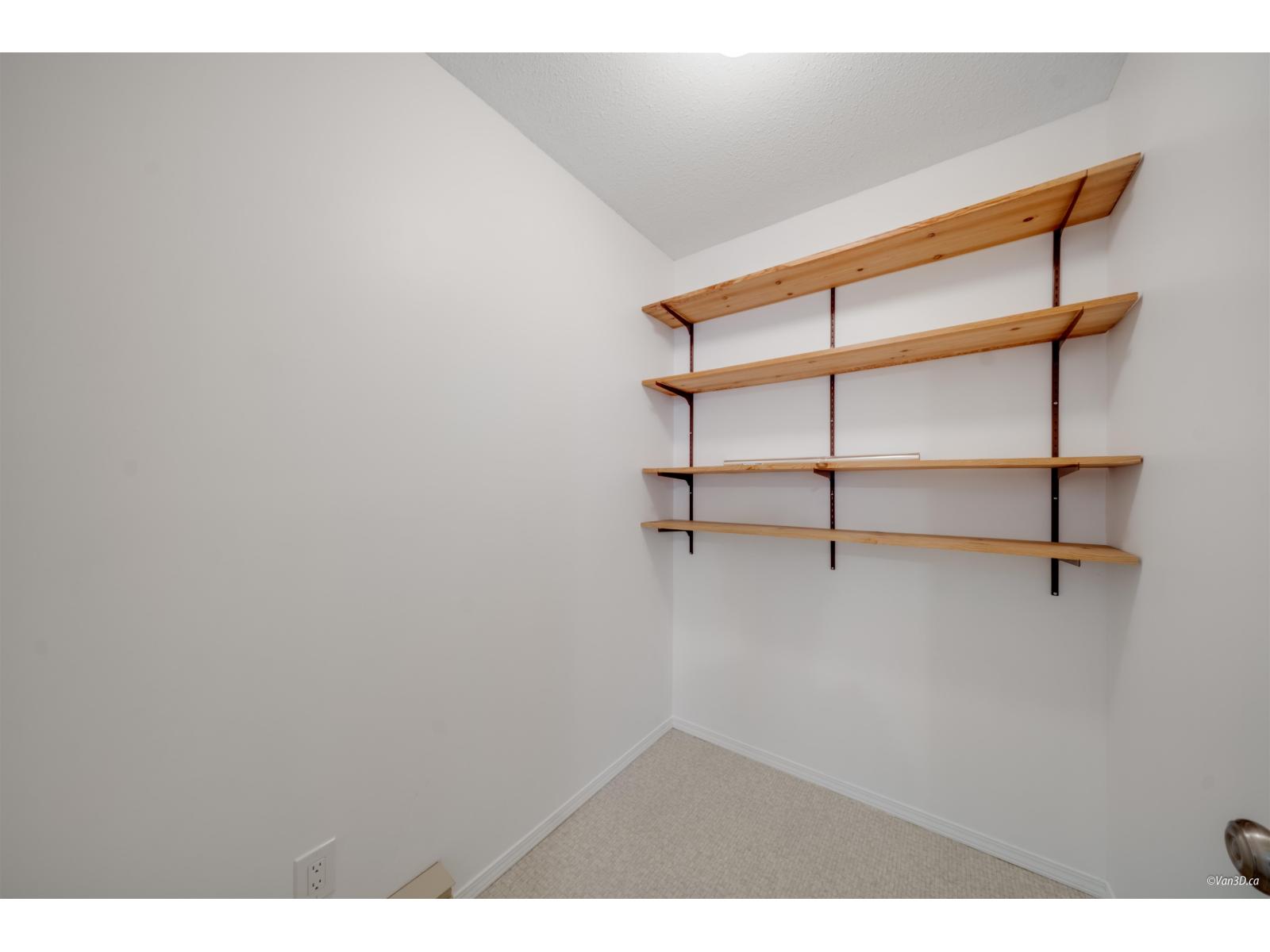 3 1552 EVERALL STREET, White Rock