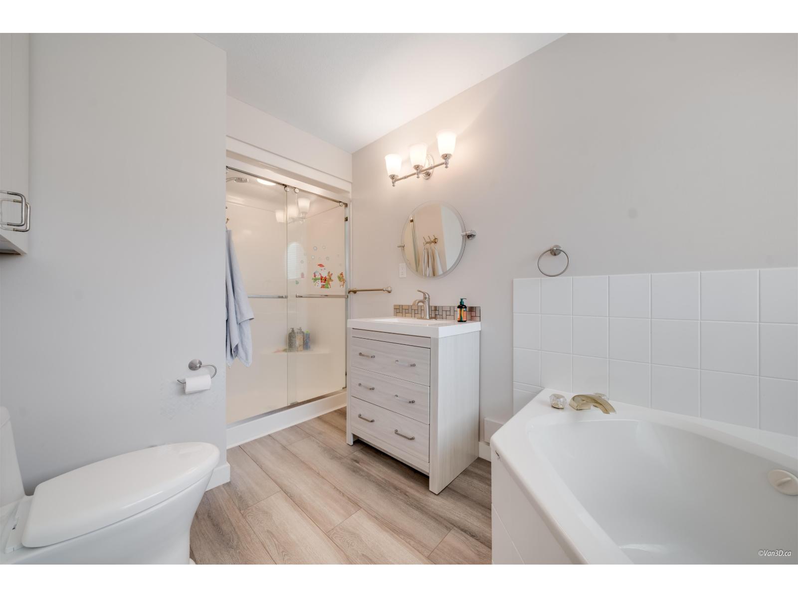 3 1552 EVERALL STREET, White Rock