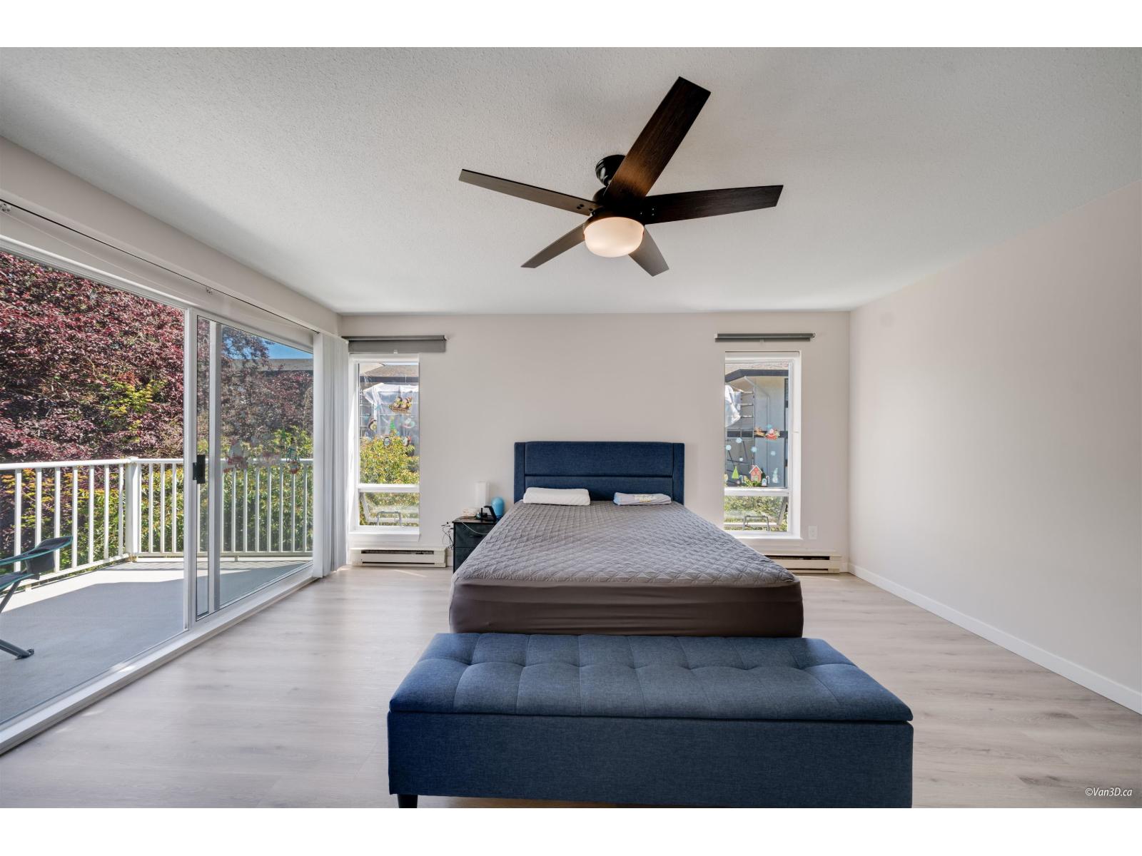 3 1552 EVERALL STREET, White Rock