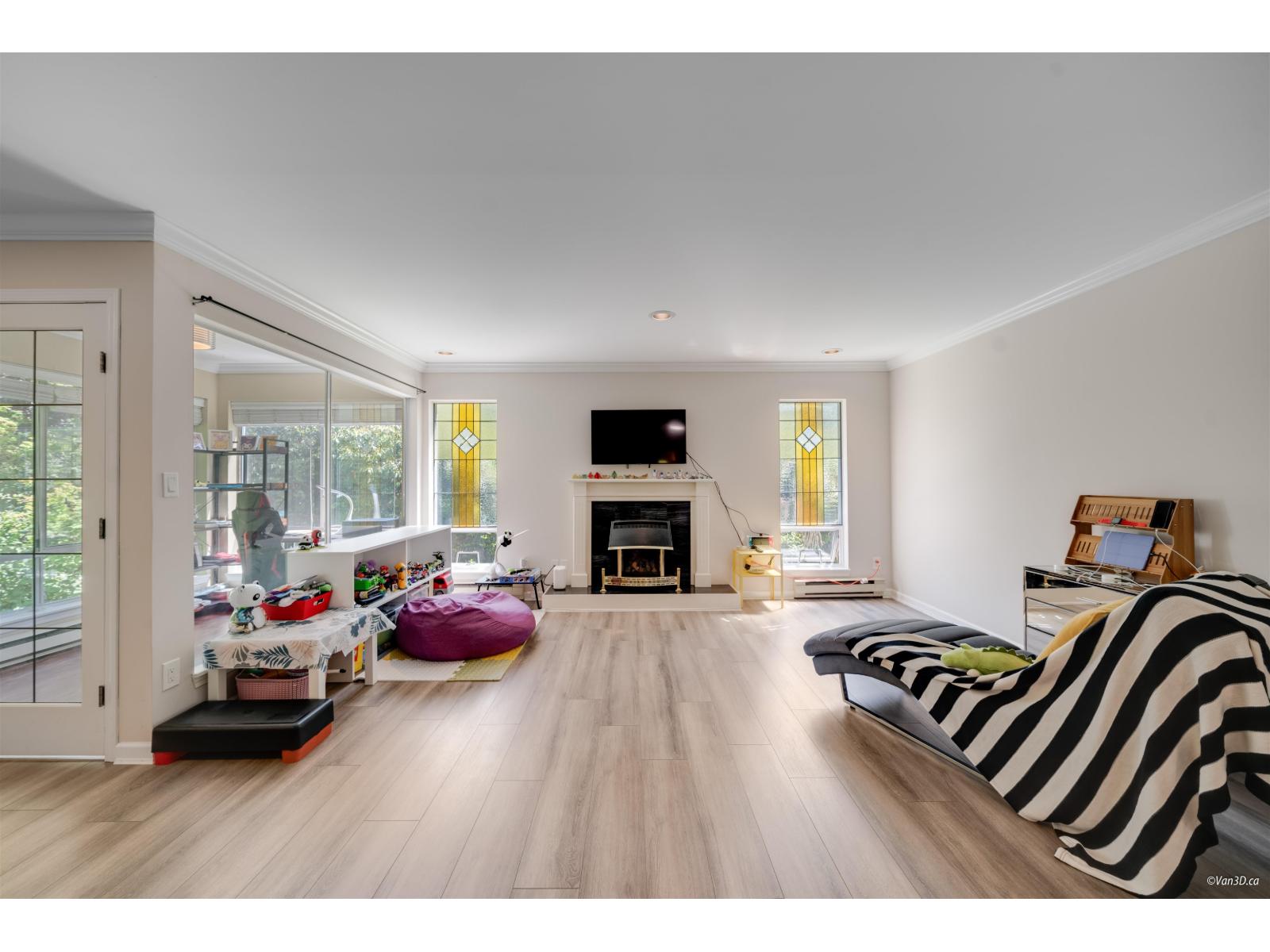 3 1552 EVERALL STREET, White Rock