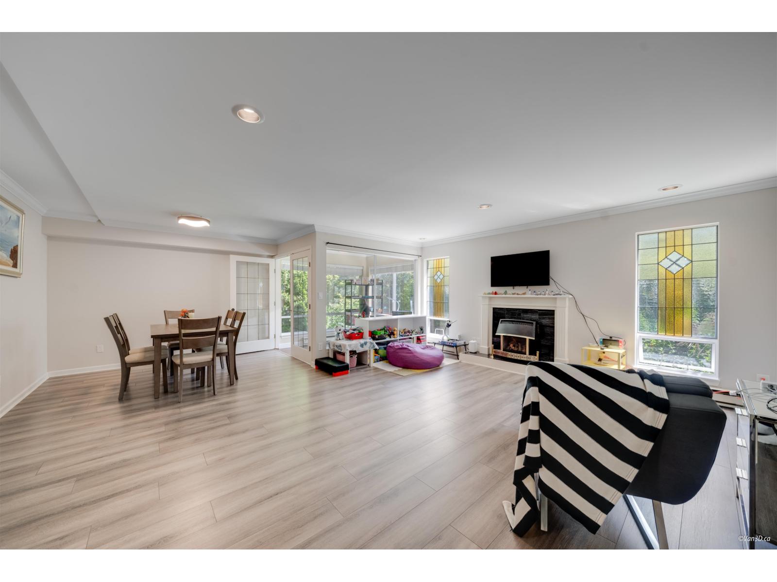 3 1552 EVERALL STREET, White Rock