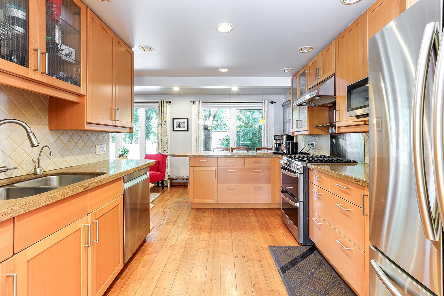 16124 9 AVENUE, Surrey