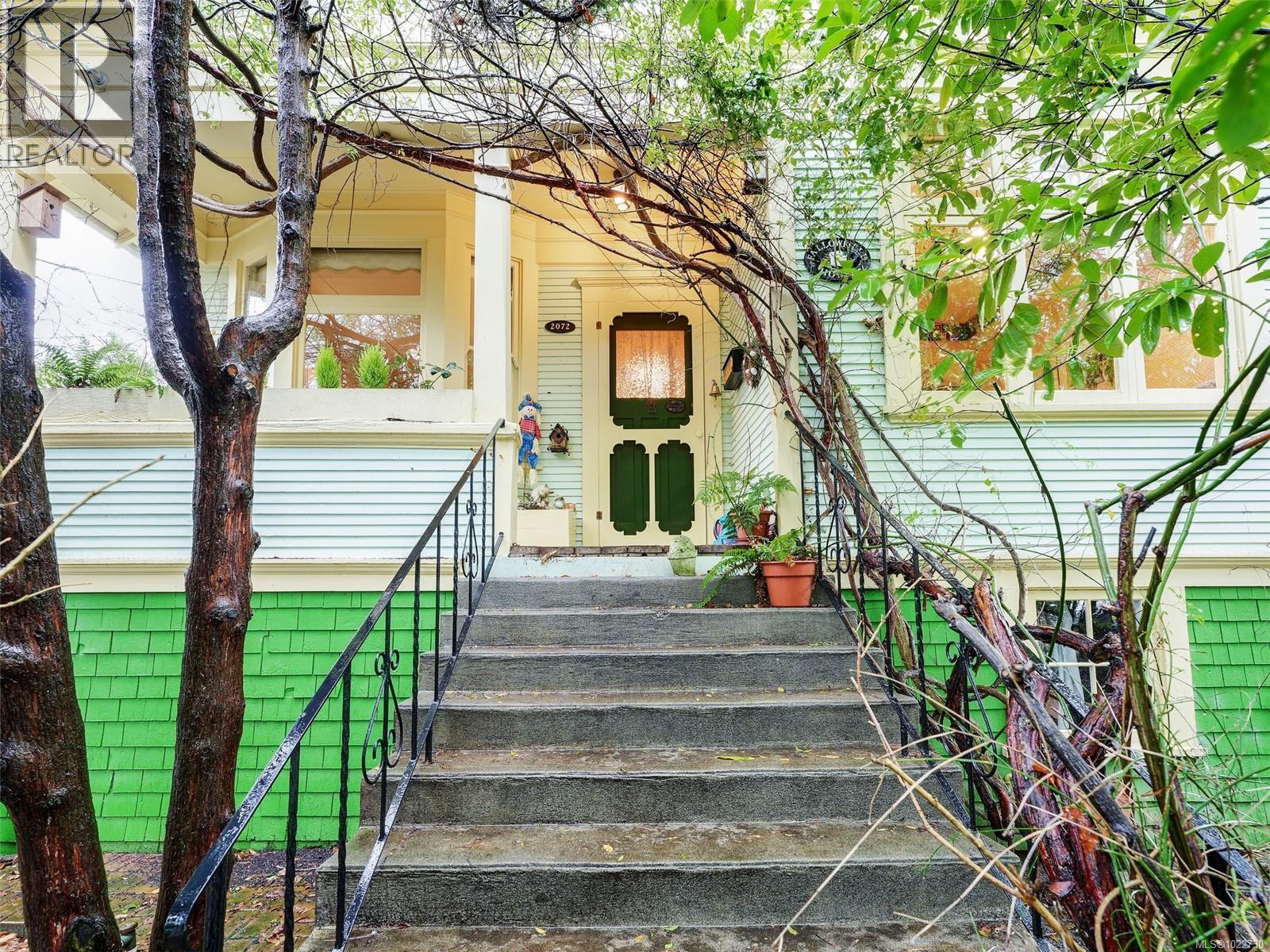 2072 Chaucer St, Oak Bay