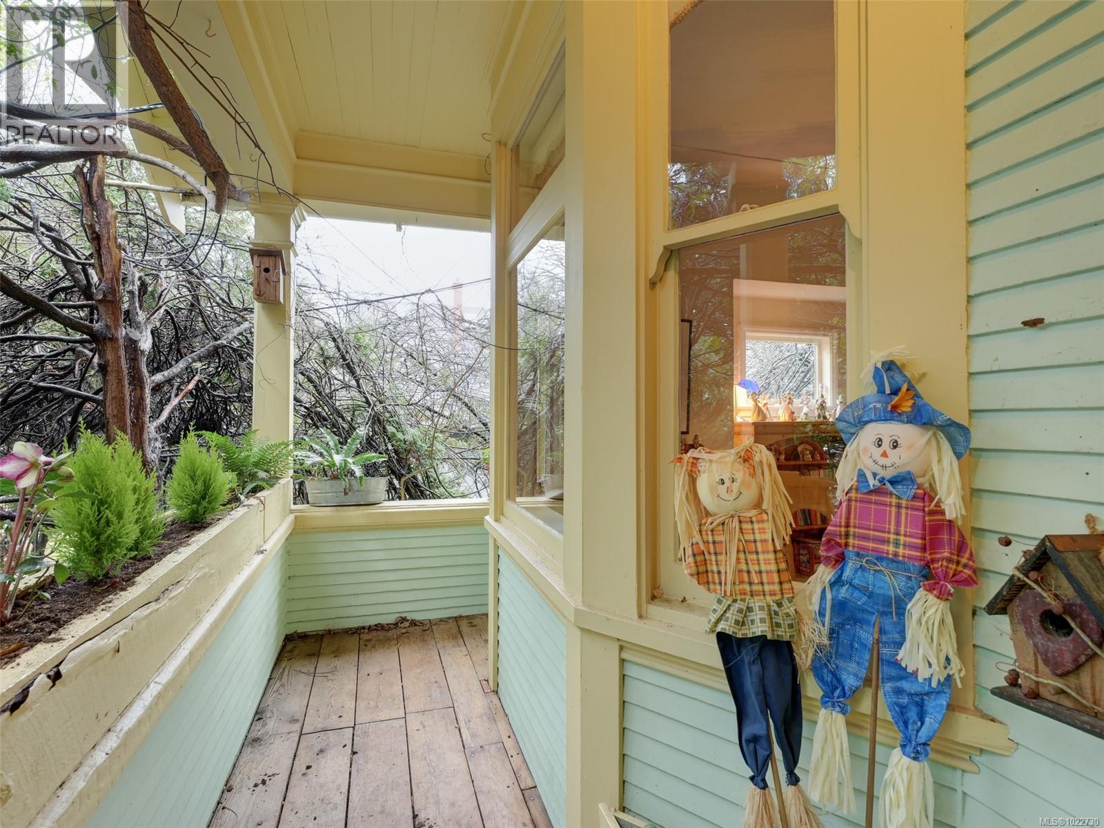 2072 Chaucer St, Oak Bay