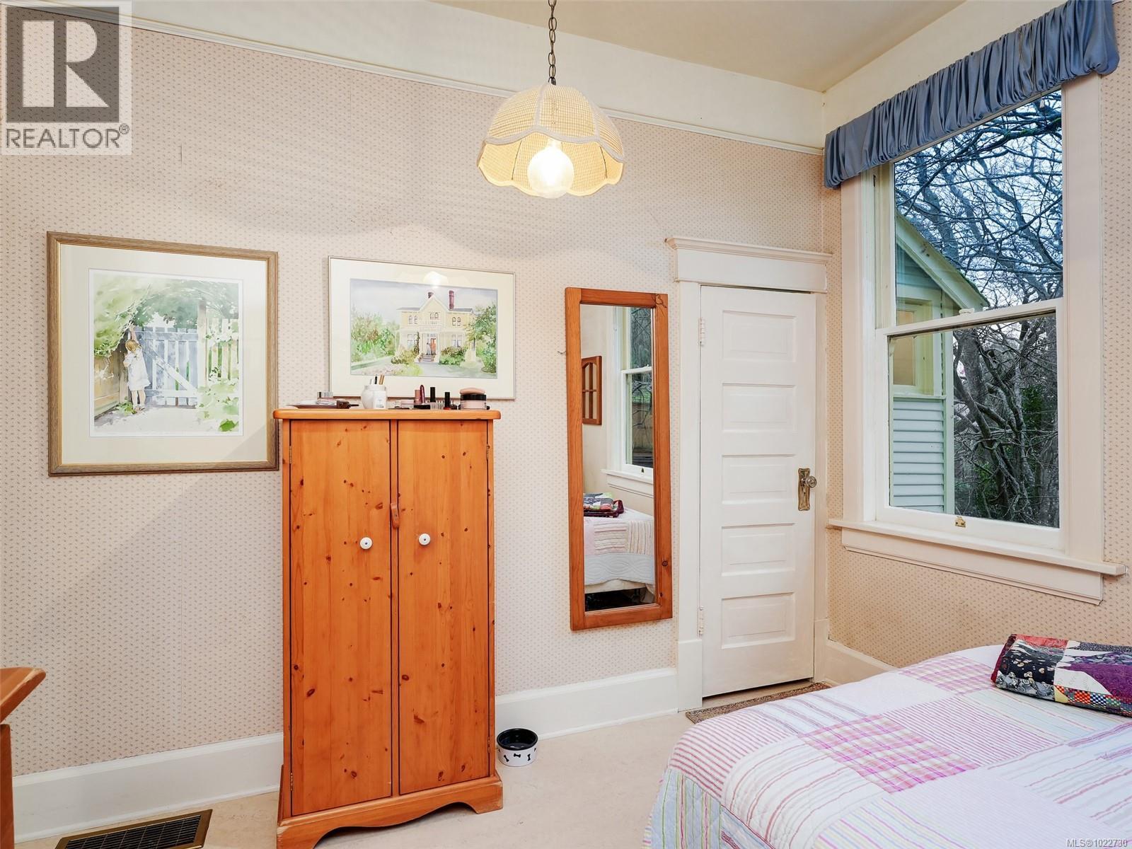 2072 Chaucer St, Oak Bay