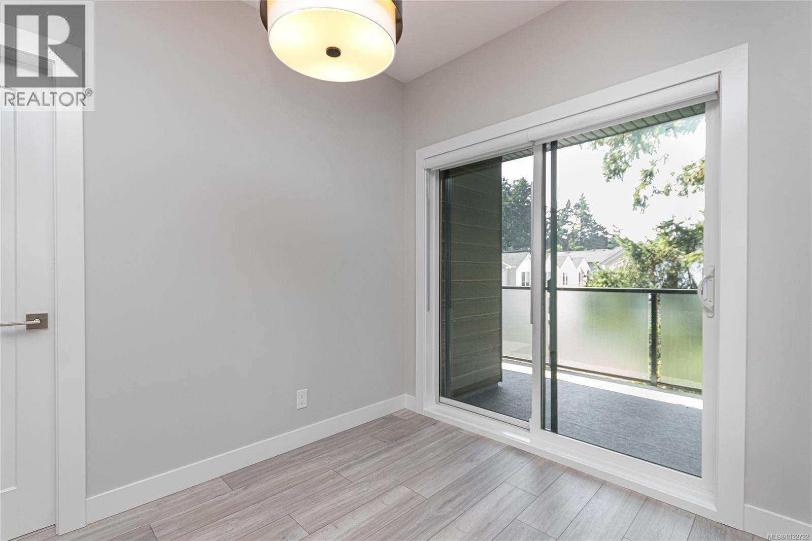 305 924 Jenkins Ave, Langford