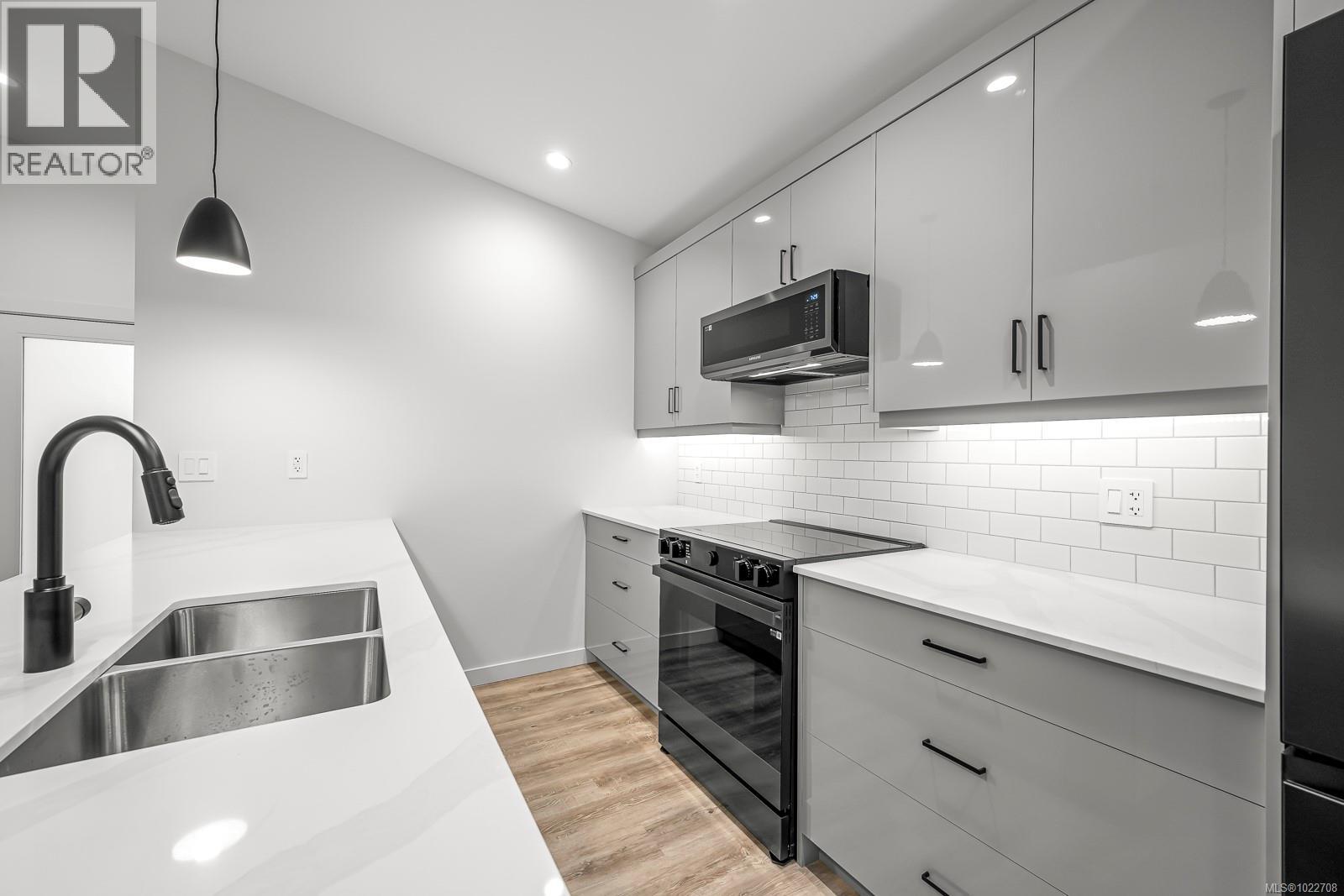 #42 3025 ROYSTON RD - 8