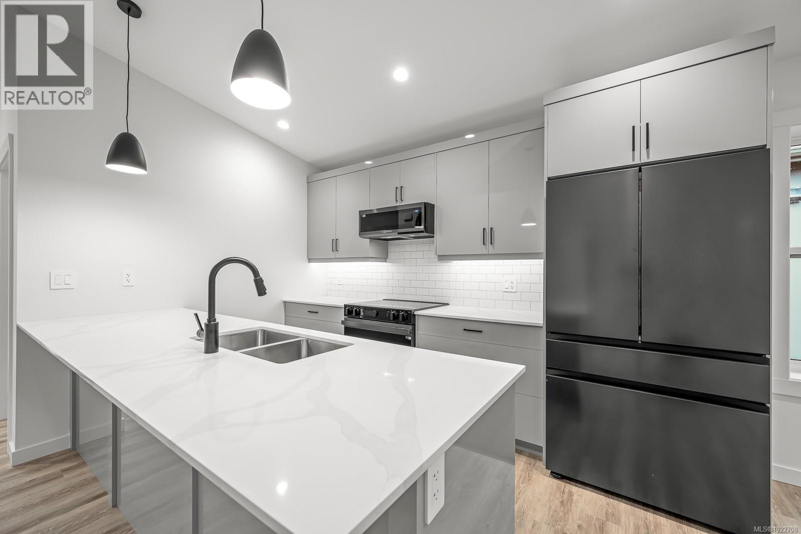 #42 3025 ROYSTON RD - 7