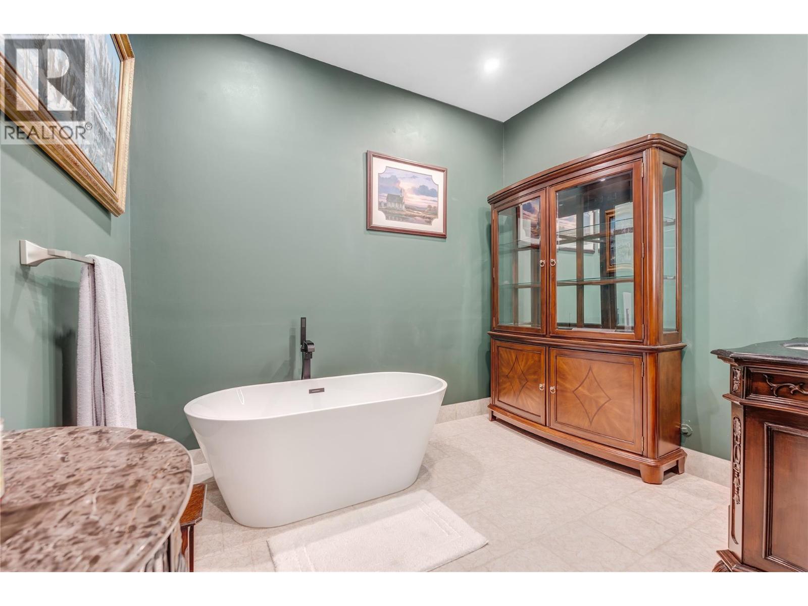 16600 Bentley Road, Summerland