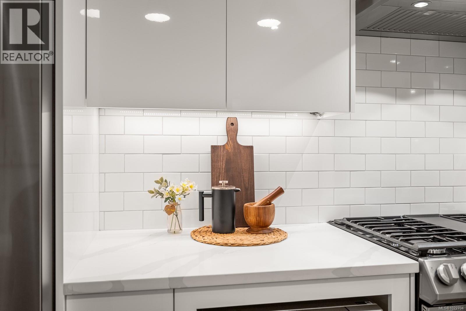 #43 3025 ROYSTON RD - 22