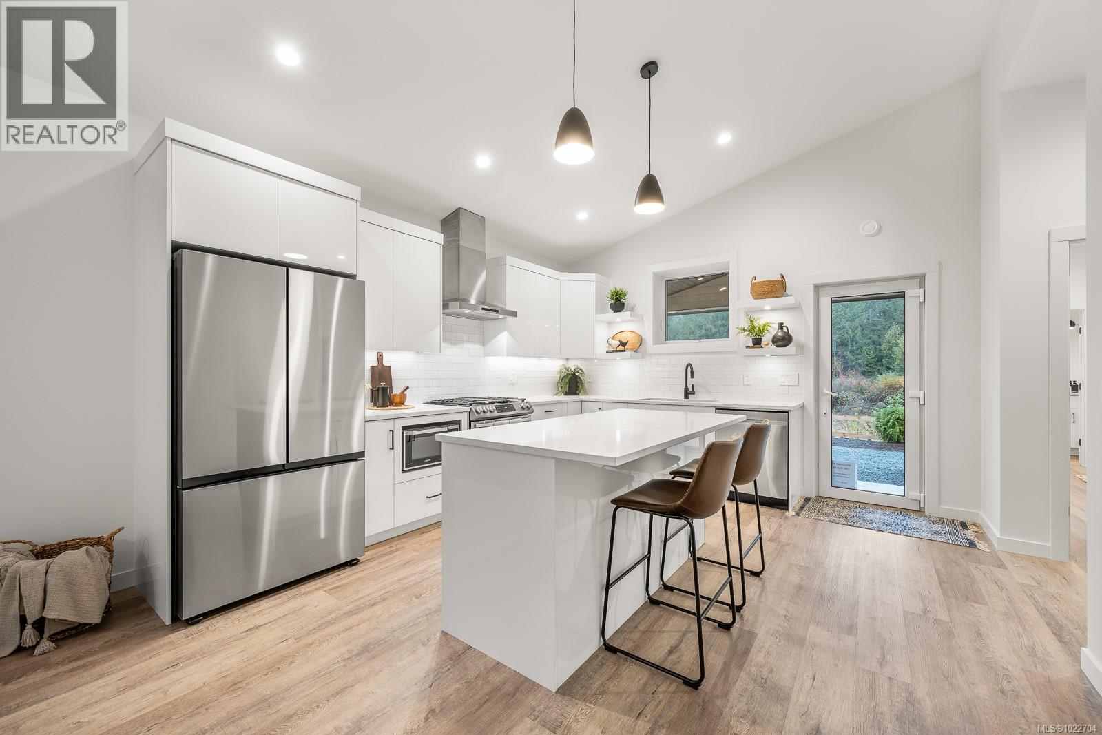 #43 3025 ROYSTON RD - 7