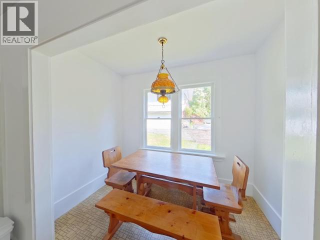 6237 LUND, Powell River