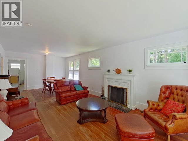 6237 LUND, Powell River