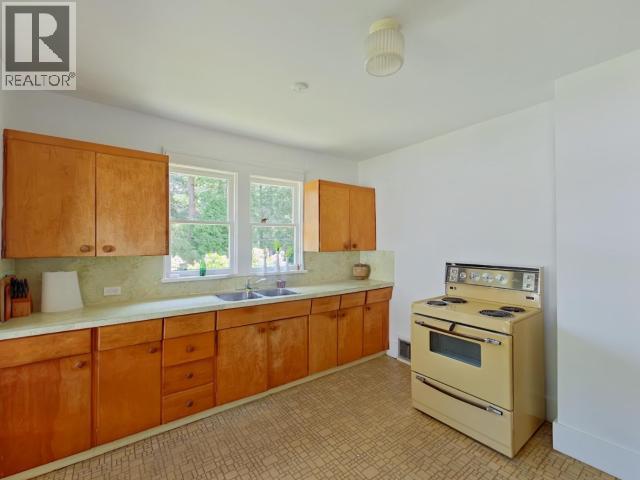 6237 LUND, Powell River