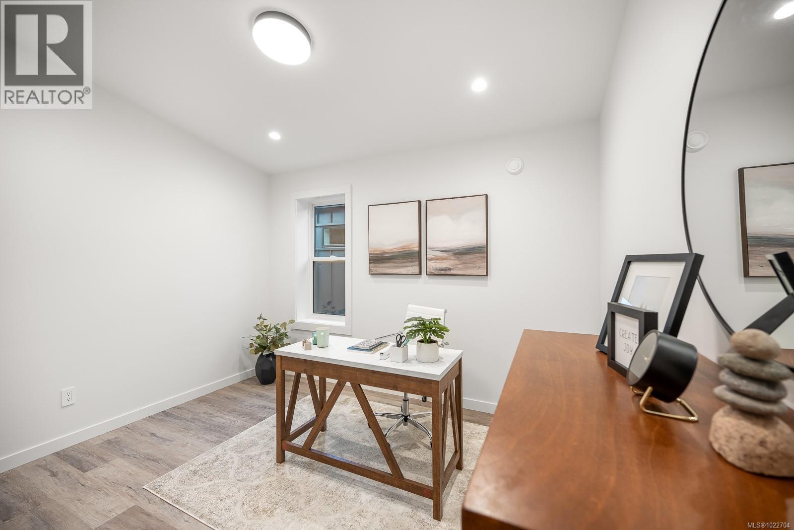 #43 3025 ROYSTON RD - 24