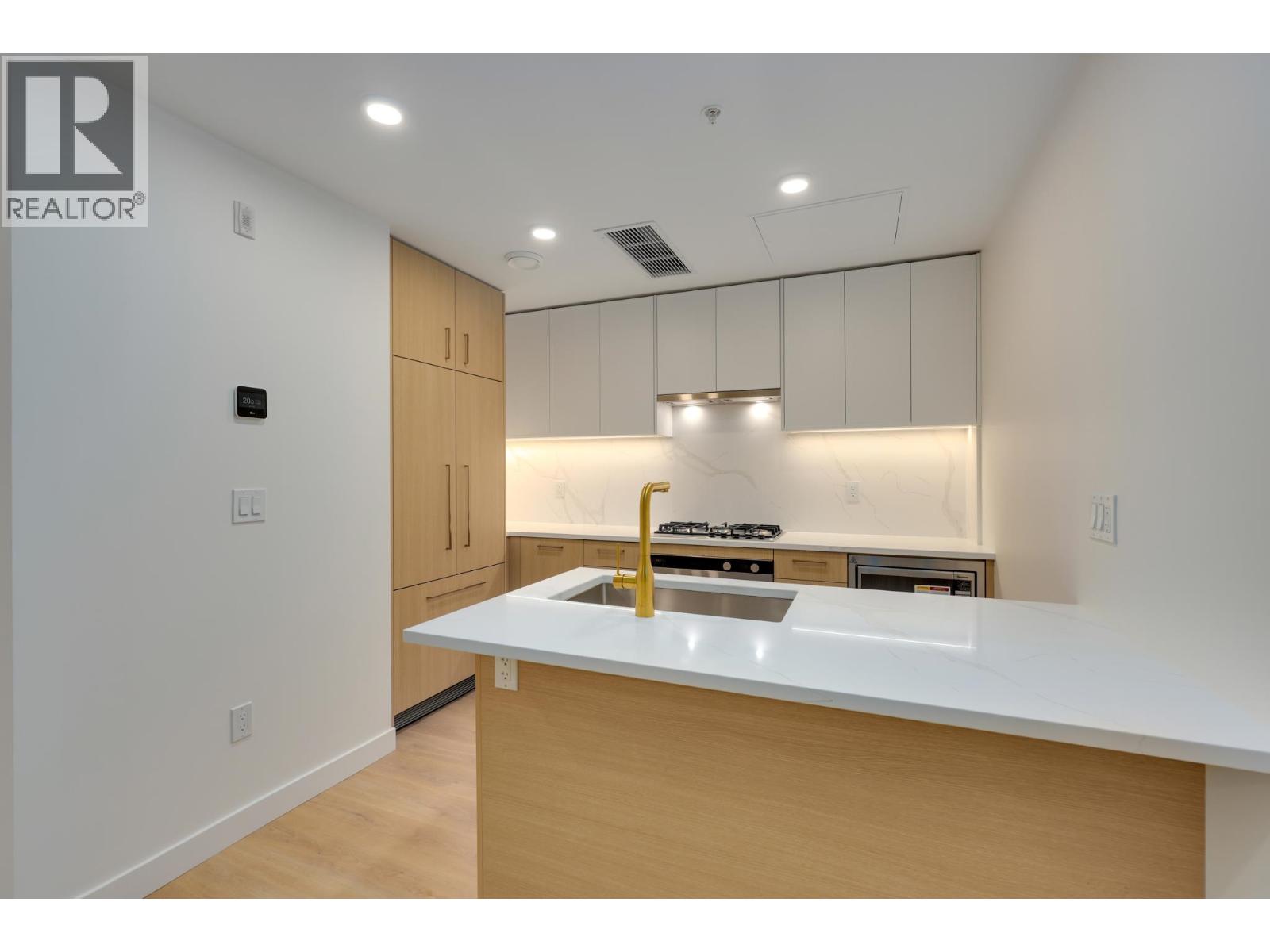 113 390 GUILBY STREET, Coquitlam