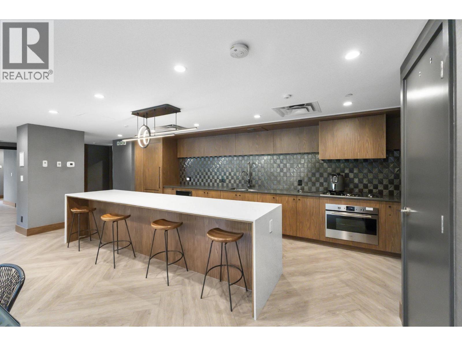 302 305 MORRISSEY ROAD, Port Moody