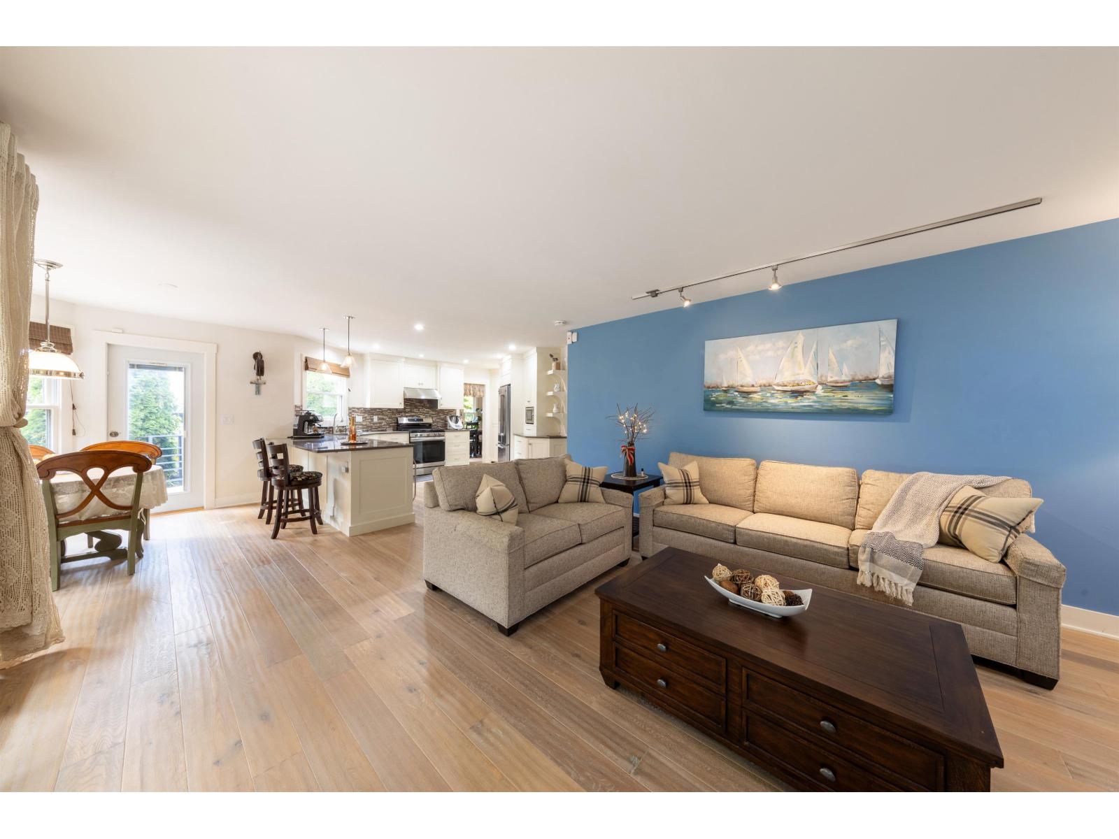 12576 18 AVENUE, Surrey