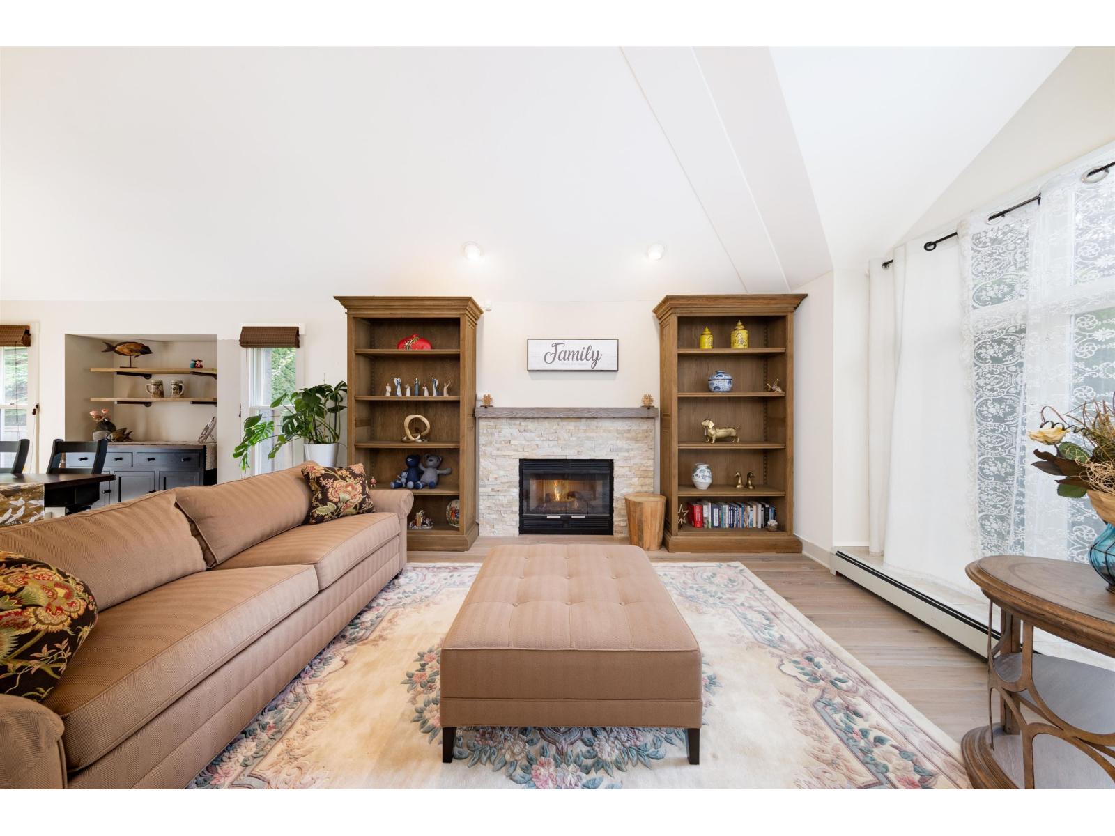 12576 18 AVENUE, Surrey