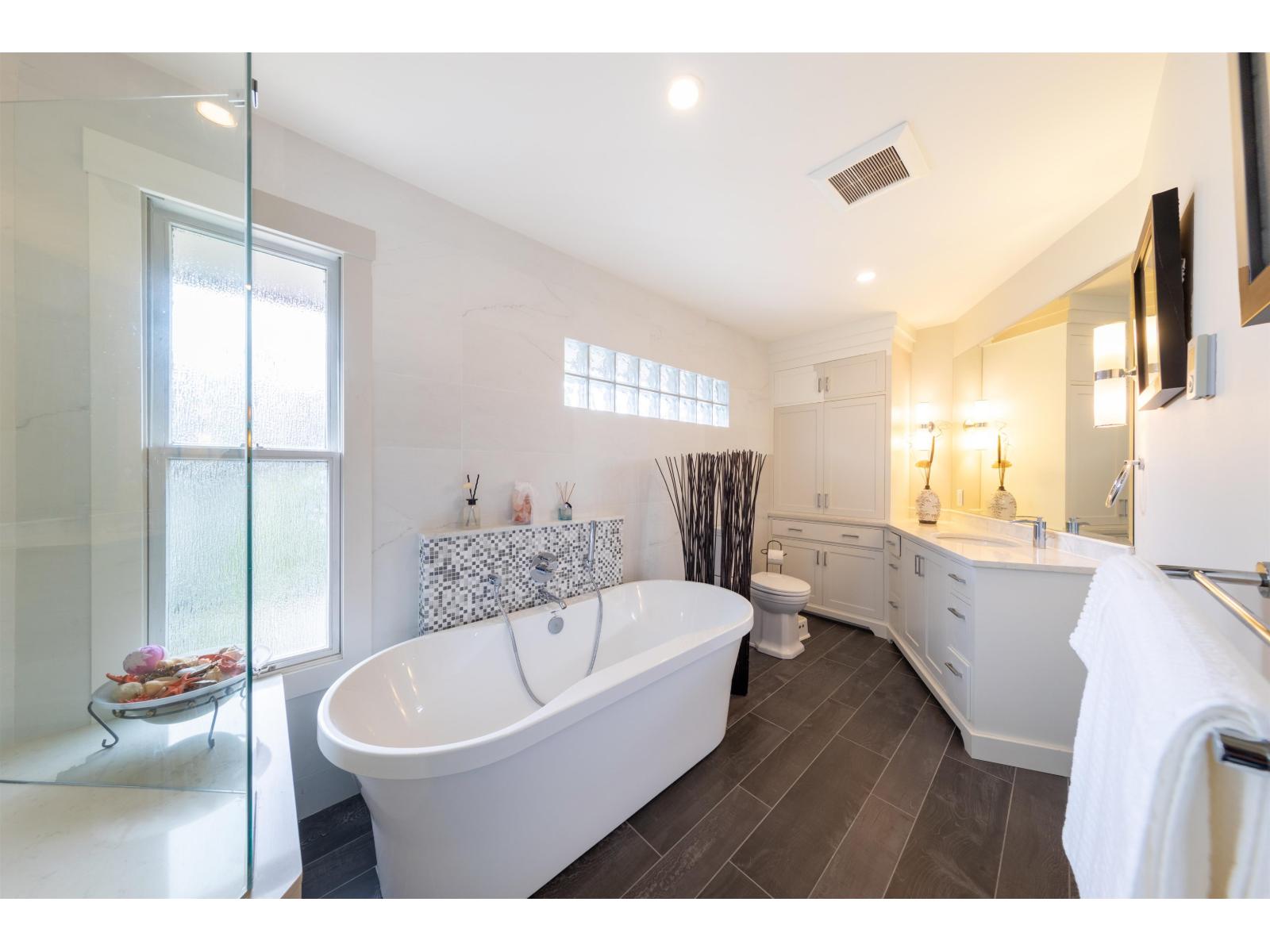 12576 18 AVENUE, Surrey