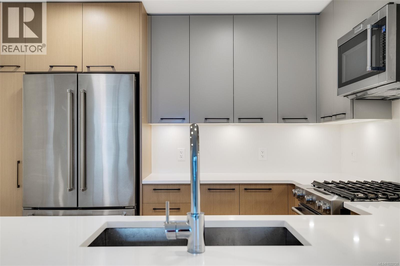 302 9775 Fourth Street, Sidney