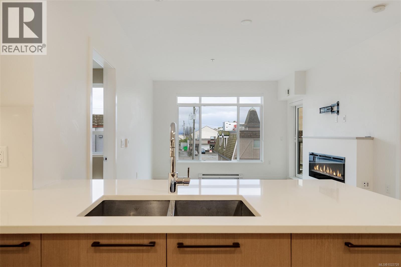 302 9775 Fourth Street, Sidney