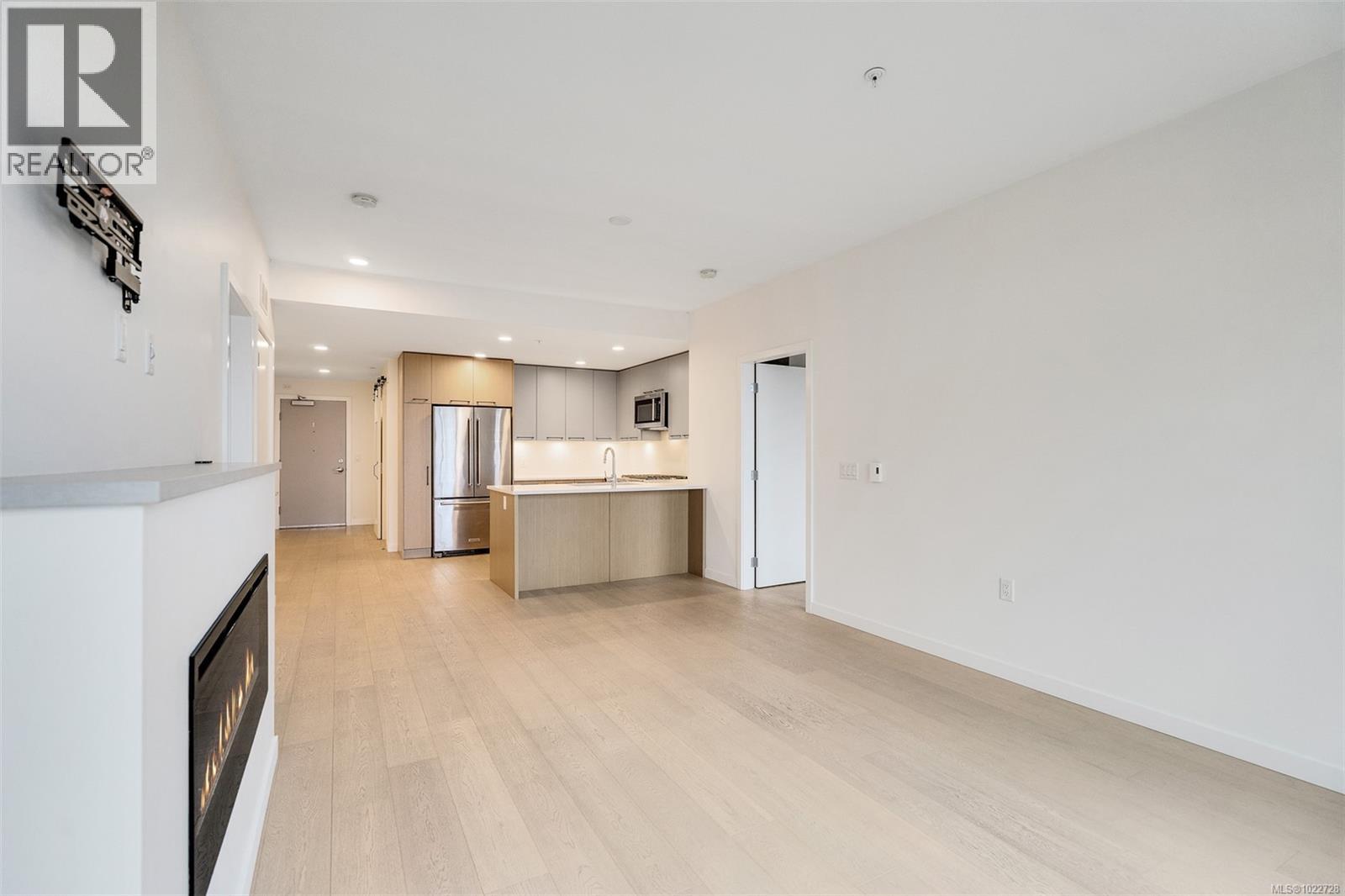 302 9775 Fourth Street, Sidney