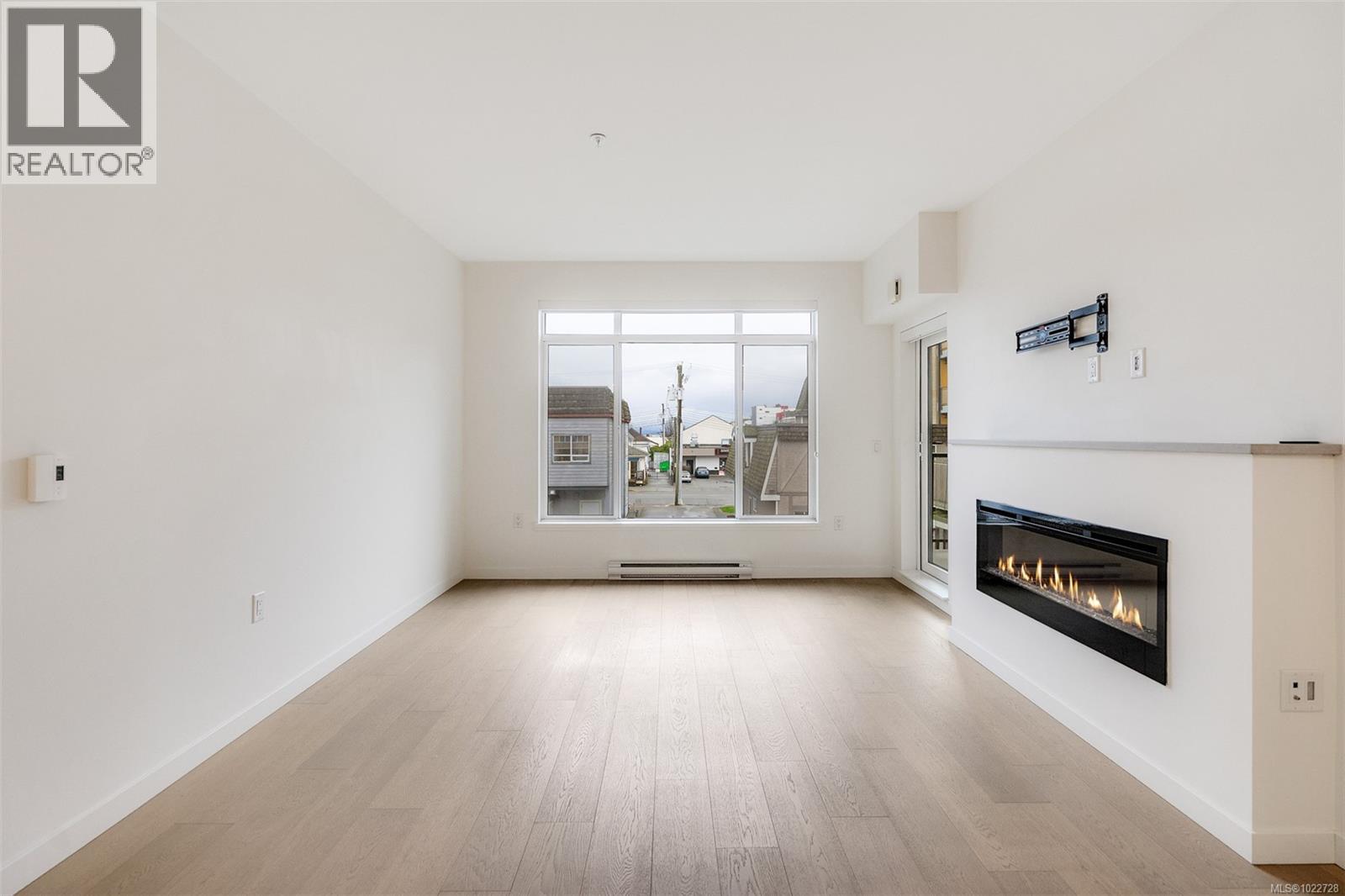 302 9775 Fourth Street, Sidney