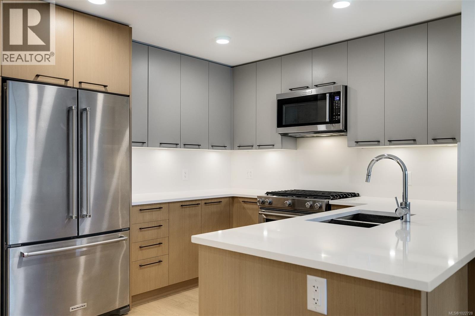 302 9775 Fourth Street, Sidney