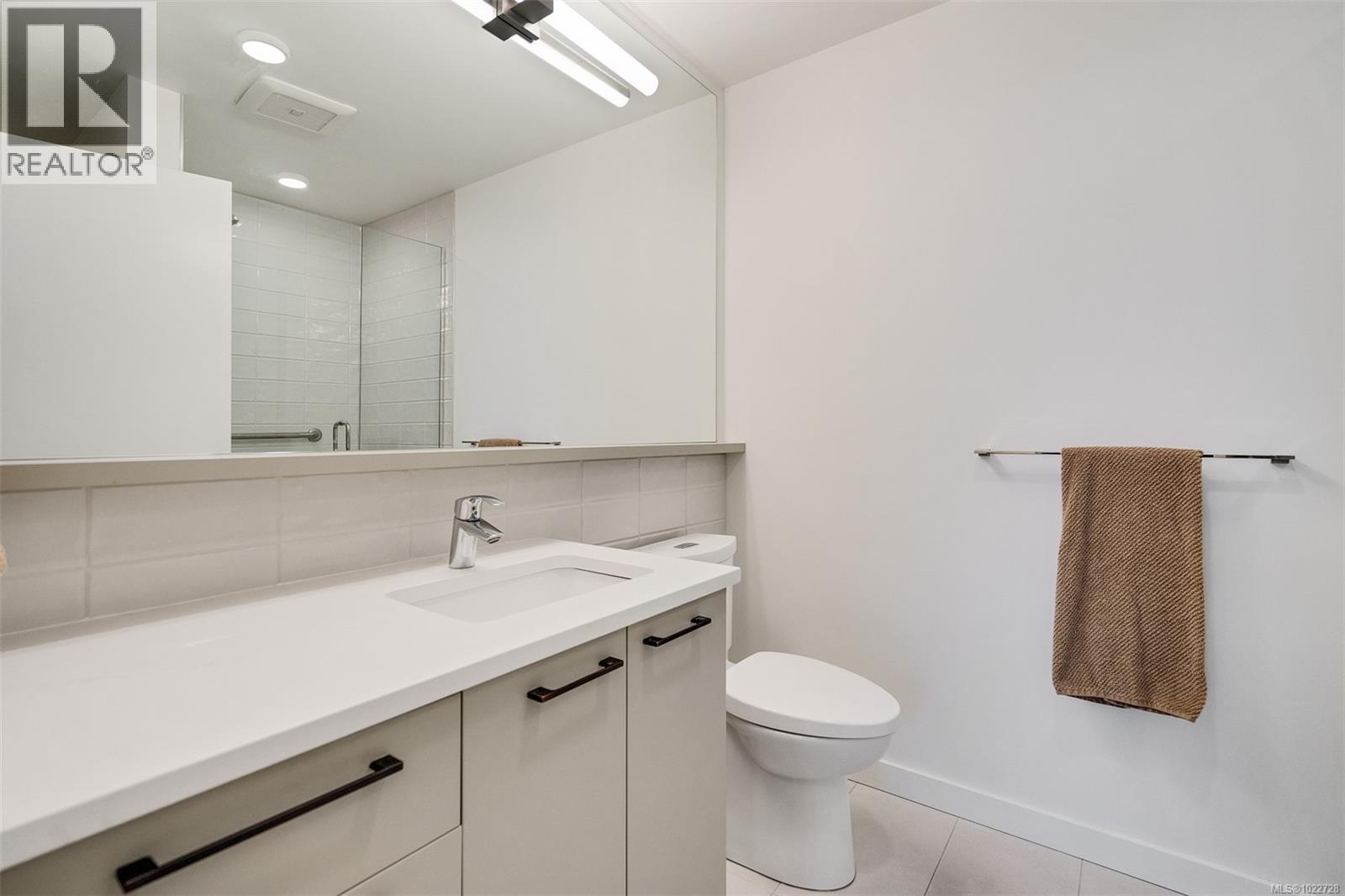 302 9775 Fourth Street, Sidney