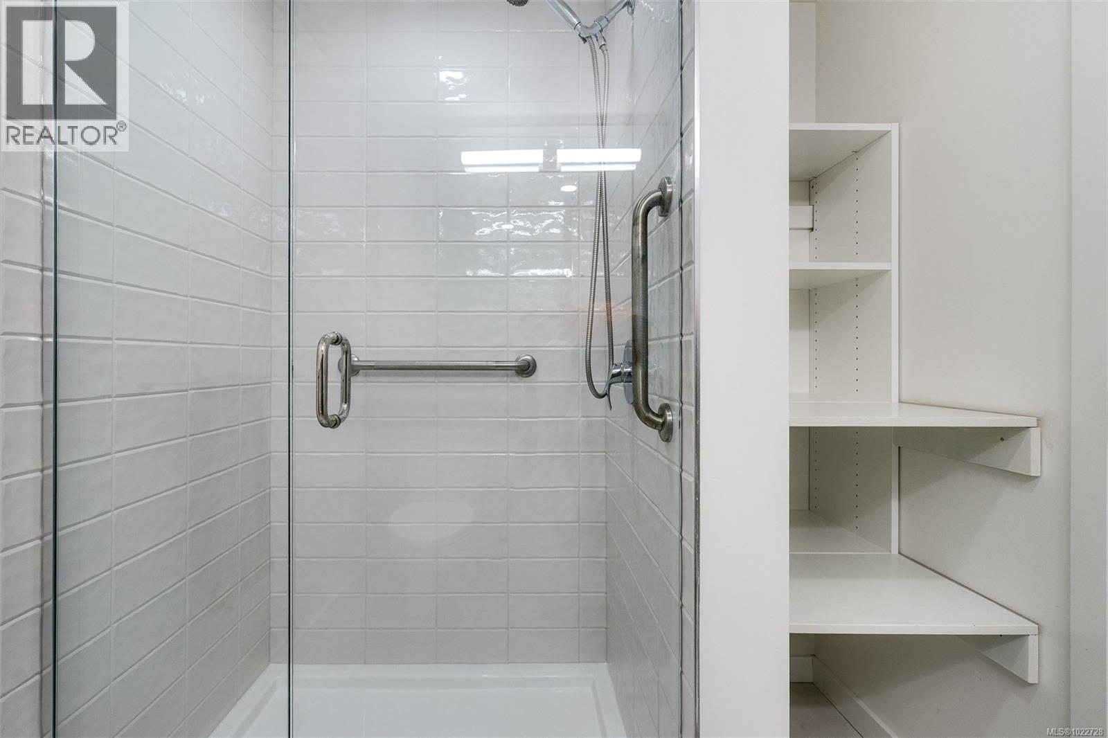 302 9775 Fourth Street, Sidney