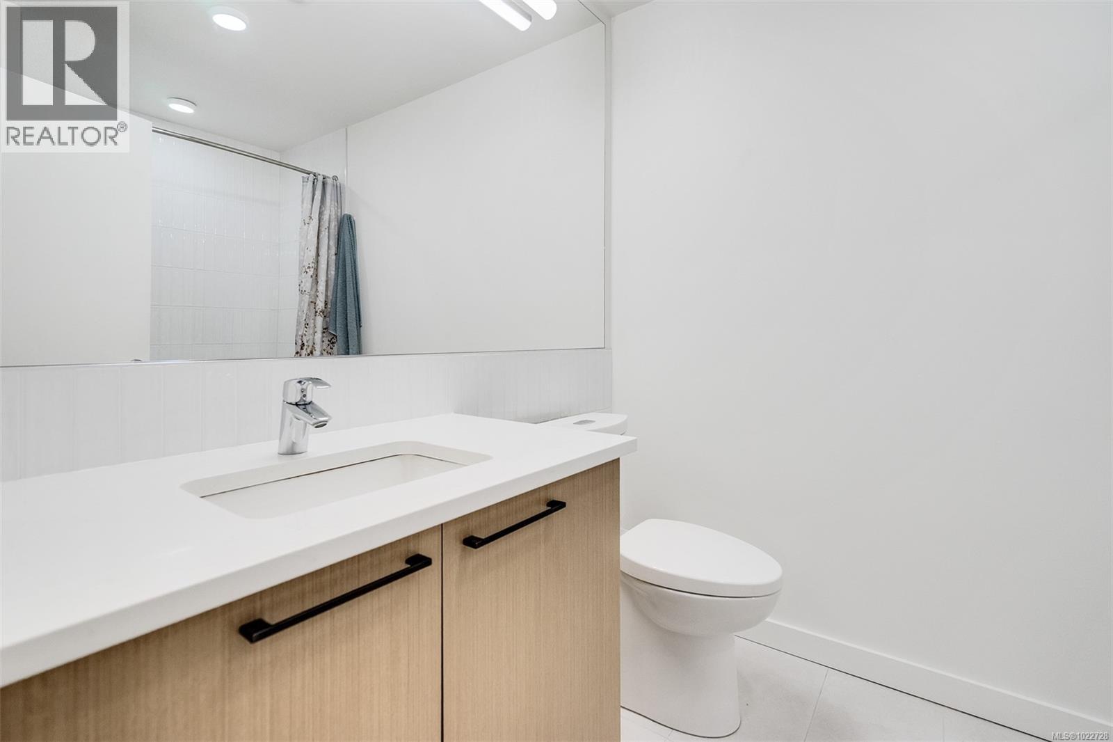 302 9775 Fourth Street, Sidney