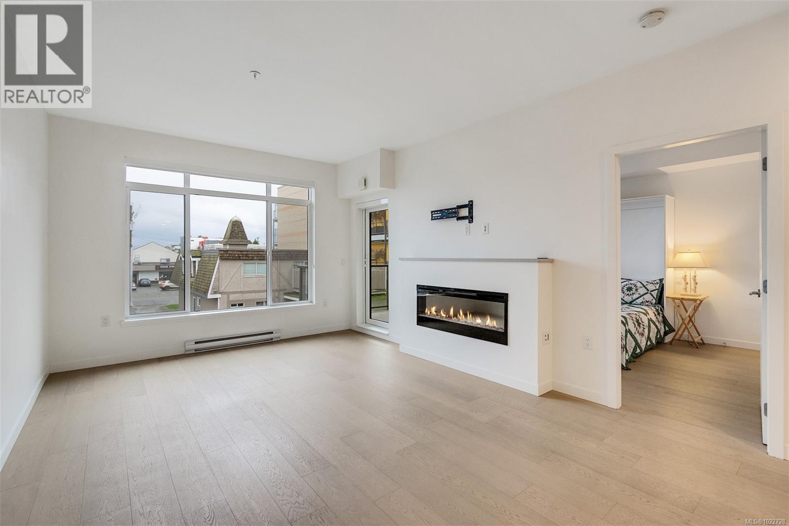 302 9775 Fourth Street, Sidney