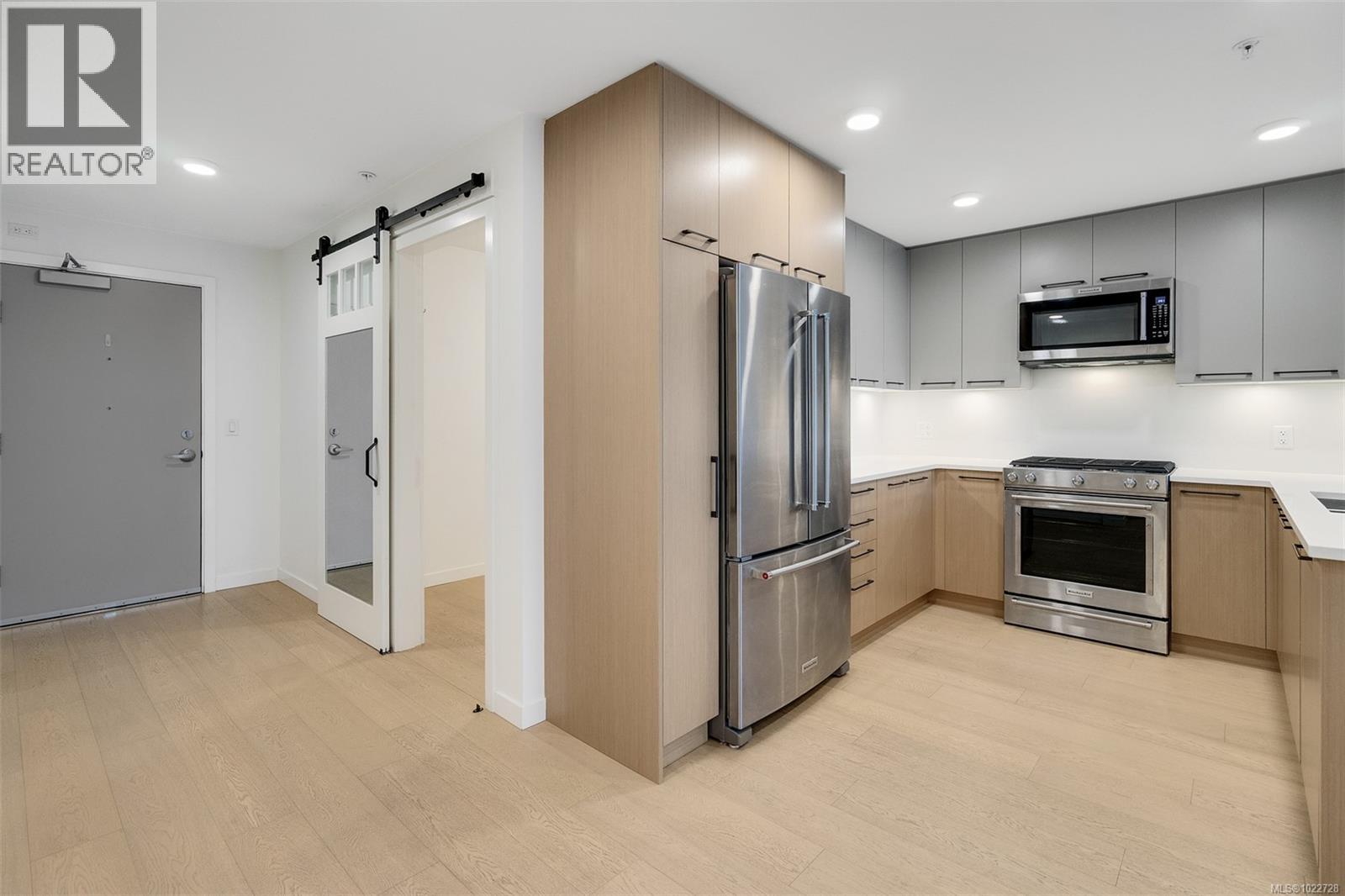 302 9775 Fourth Street, Sidney