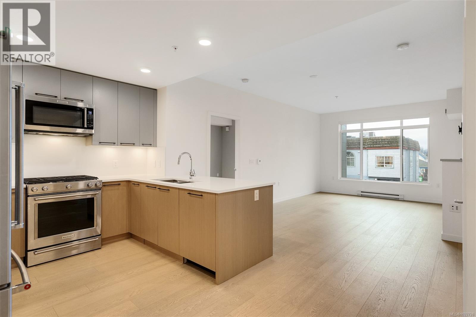 302 9775 Fourth Street, Sidney