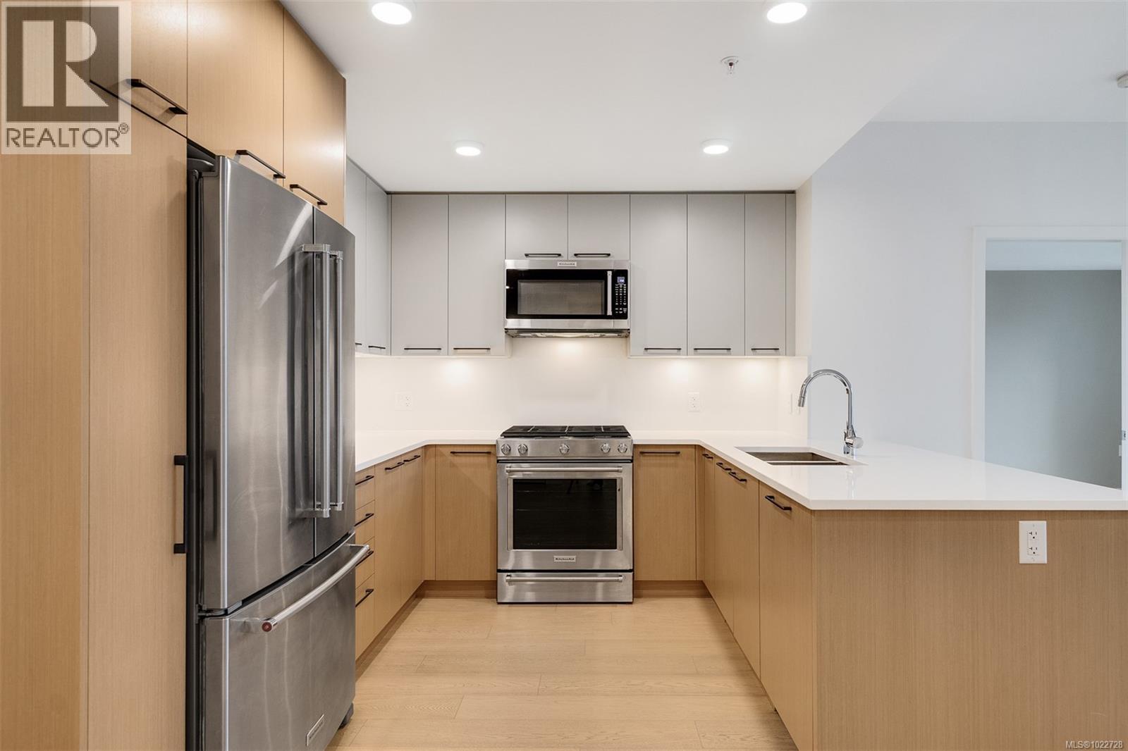 302 9775 Fourth Street, Sidney