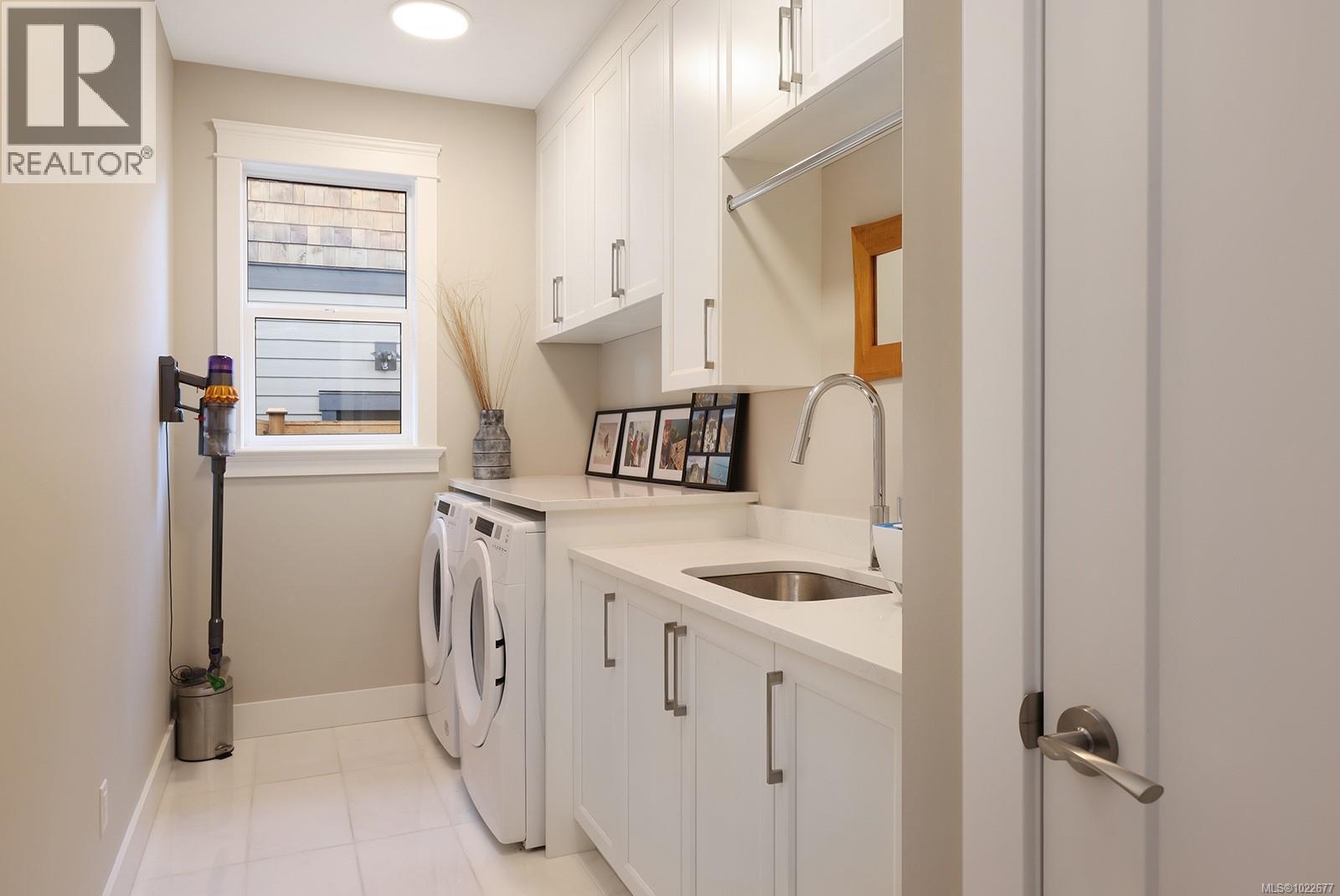 3221 Klanawa Cres, Courtenay