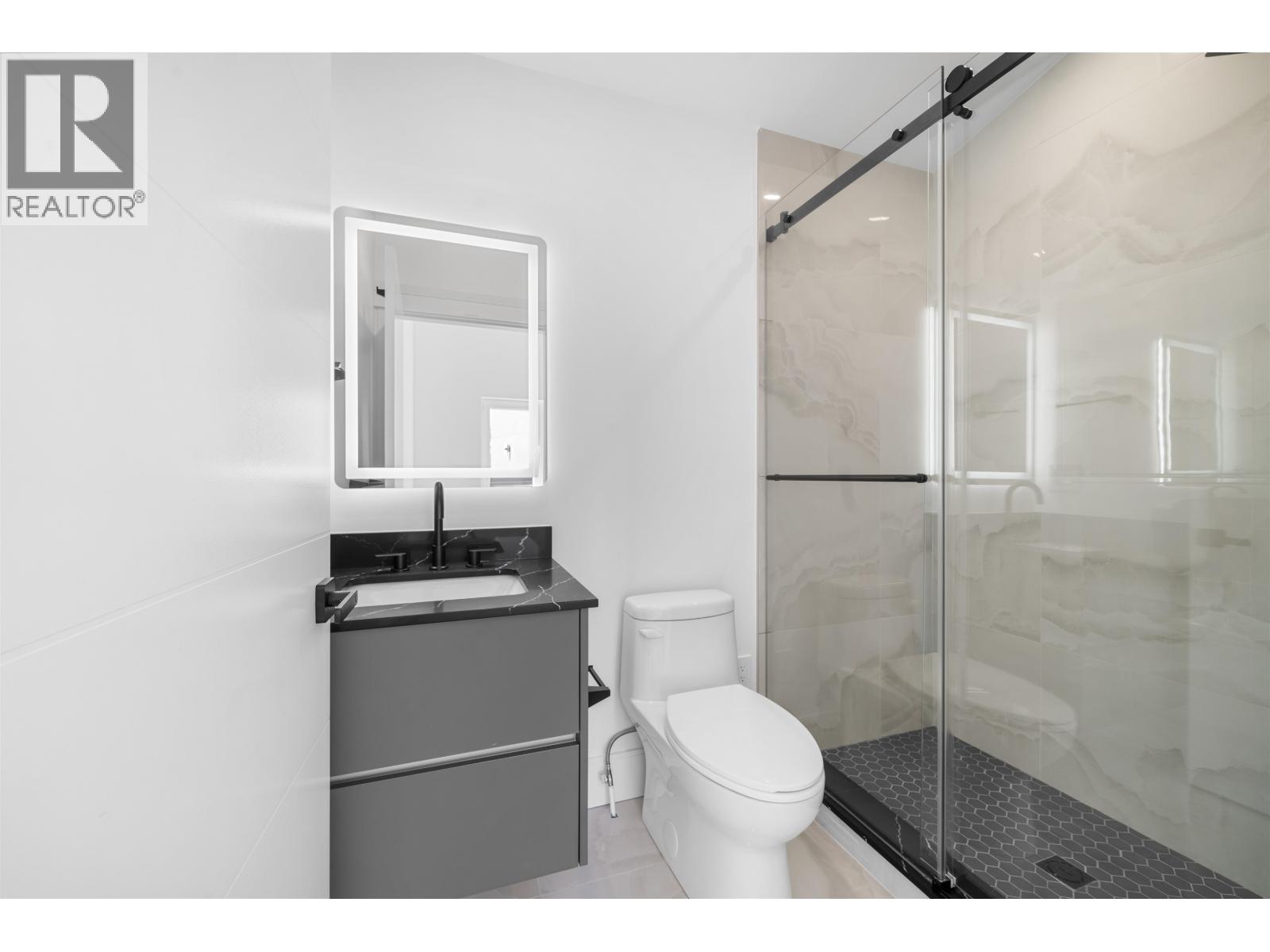 687 POPLAR STREET, Coquitlam