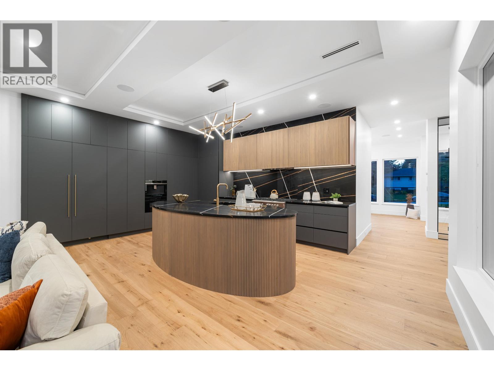 687 POPLAR STREET, Coquitlam