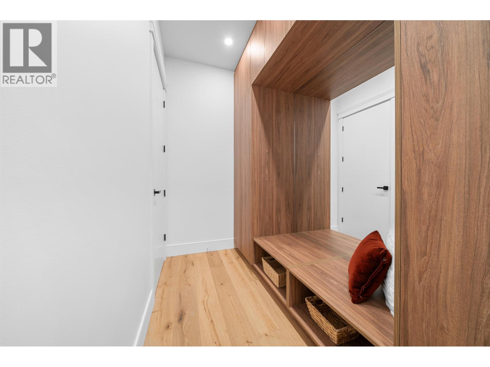 687 POPLAR STREET, Coquitlam